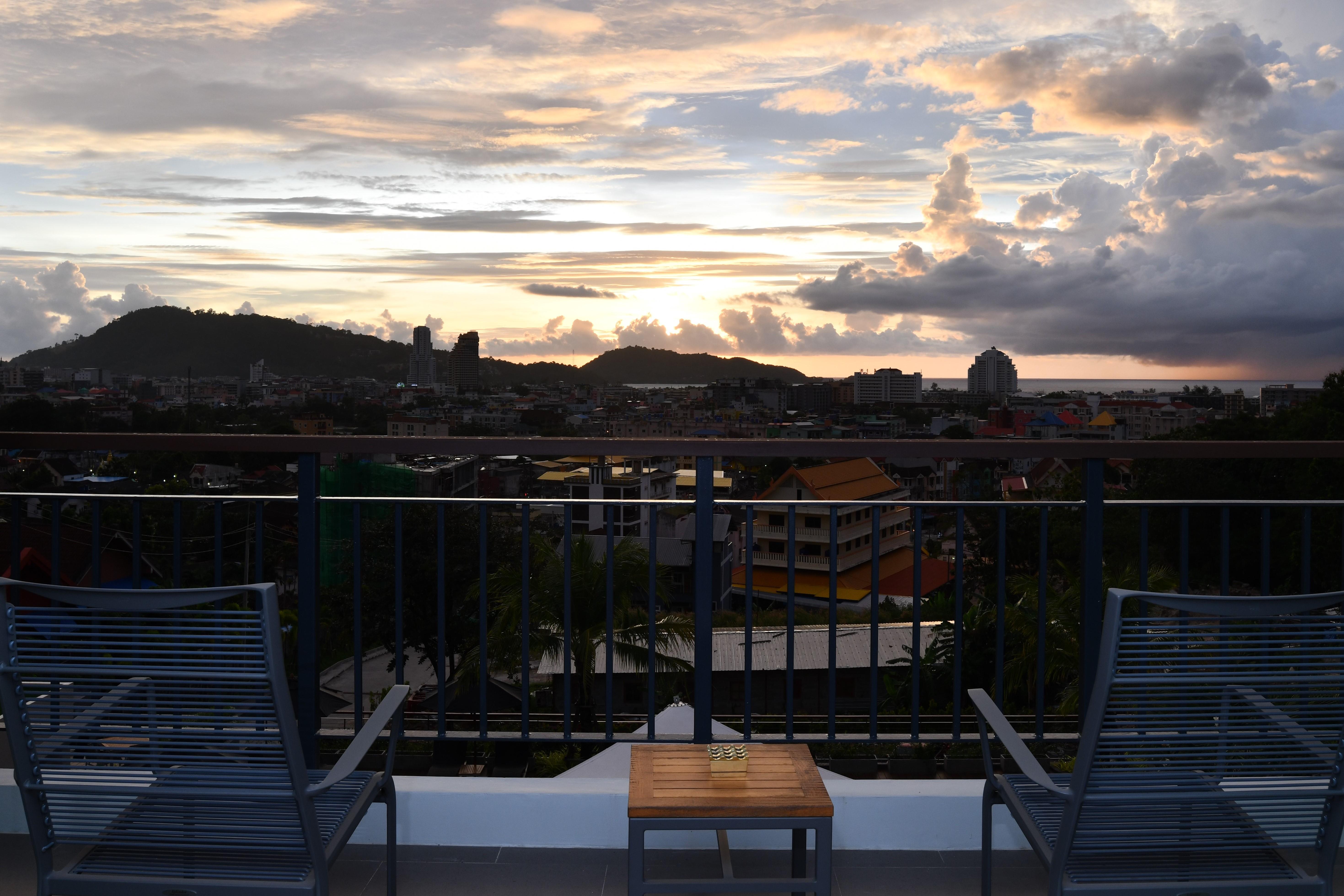 Skyview Resort Phuket Patong Beach Ngoại thất bức ảnh Sunset at the University of the West Indies Cave Hill Campus