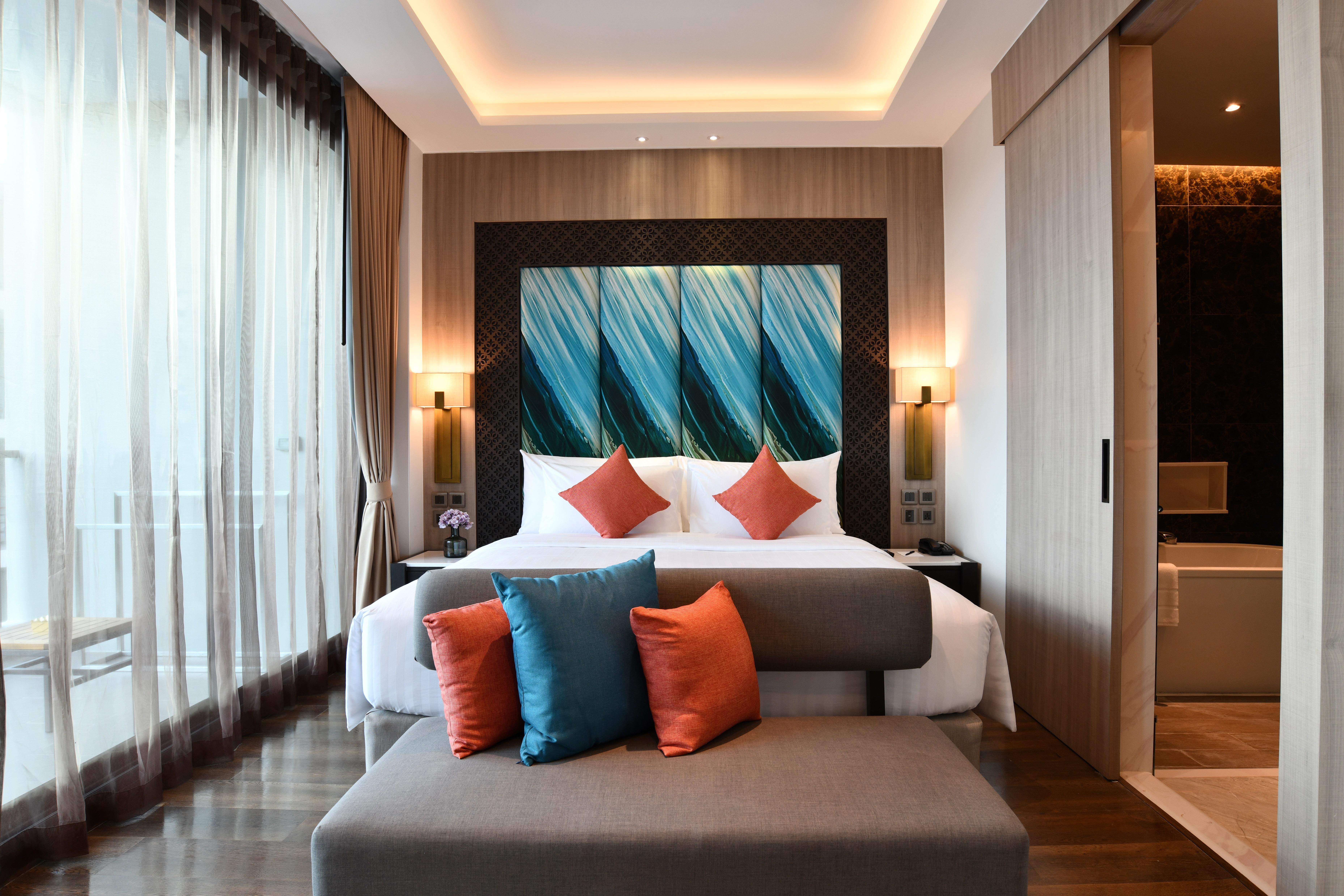 Skyview Resort Phuket Patong Beach Ngoại thất bức ảnh A bedroom at the hotel