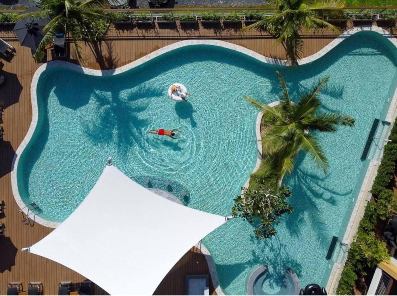 Skyview Resort Phuket Patong Beach Ngoại thất bức ảnh Aerial view of the pool at the Hotel