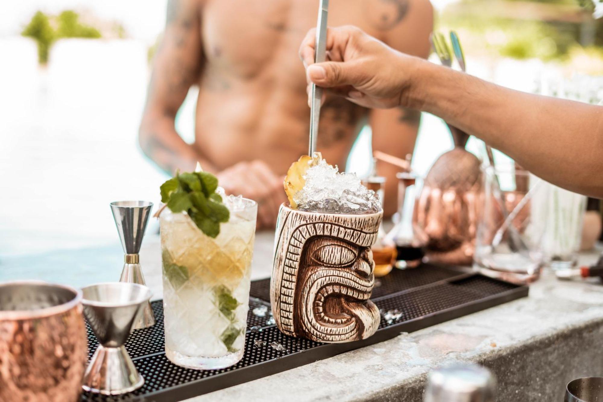 Skyview Resort Phuket Patong Beach Ngoại thất bức ảnh A tiki drink being stirred