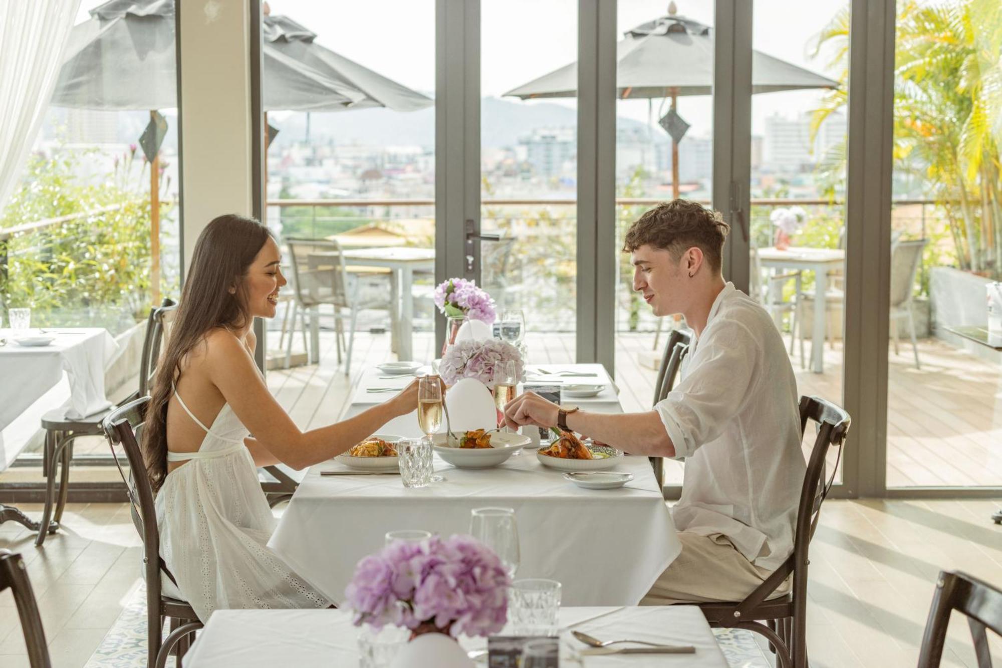 Skyview Resort Phuket Patong Beach Ngoại thất bức ảnh The Terrace
