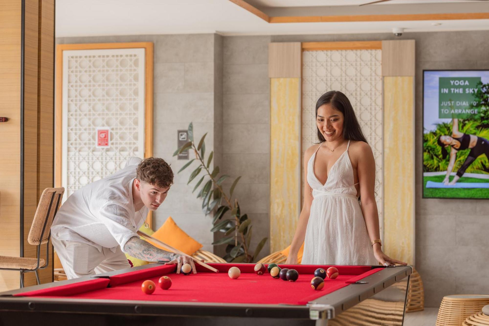 Skyview Resort Phuket Patong Beach Ngoại thất bức ảnh A pool table