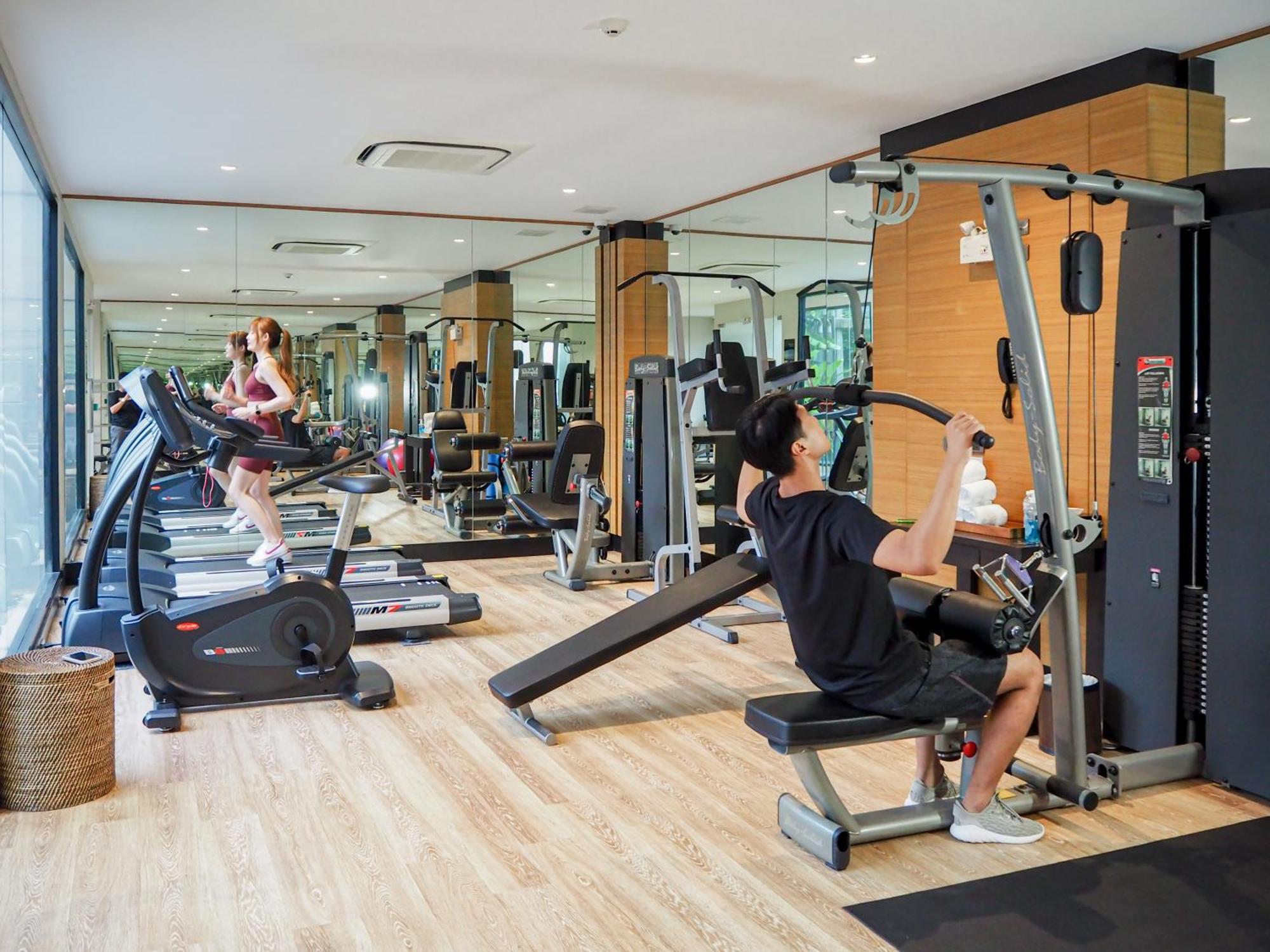 Skyview Resort Phuket Patong Beach Ngoại thất bức ảnh The gym at the hotel