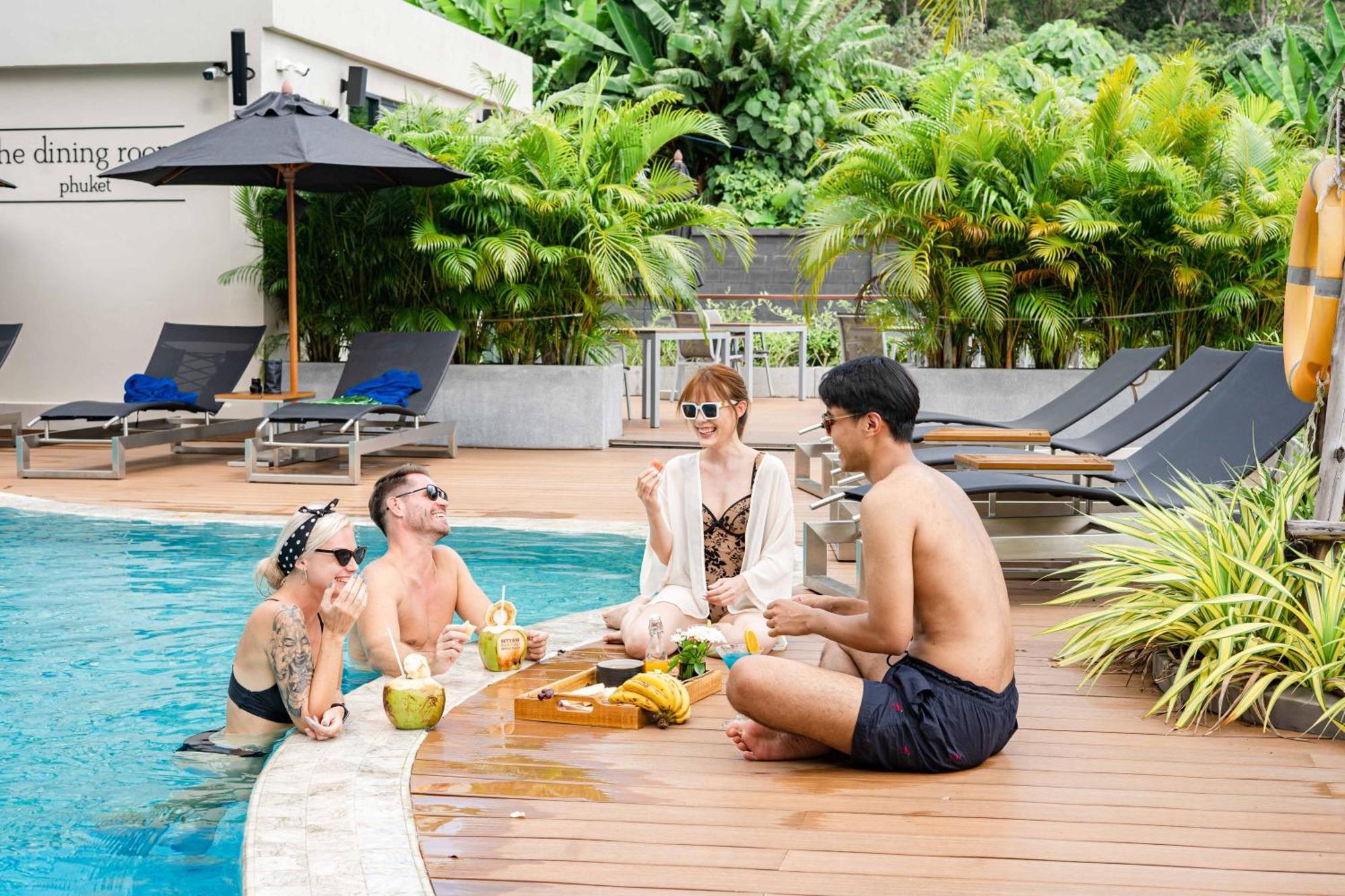 Skyview Resort Phuket Patong Beach Ngoại thất bức ảnh Pool at The Royal