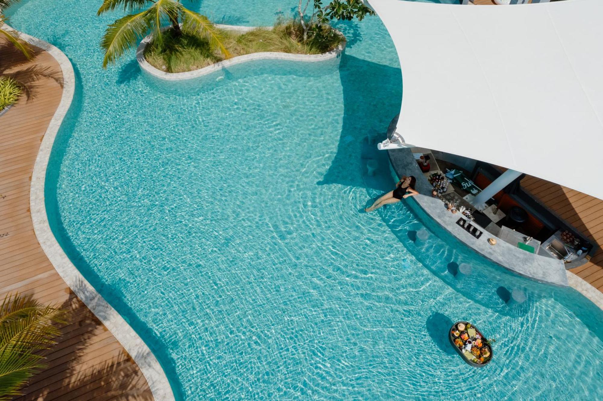 Skyview Resort Phuket Patong Beach Ngoại thất bức ảnh The swimming pool at the resort
