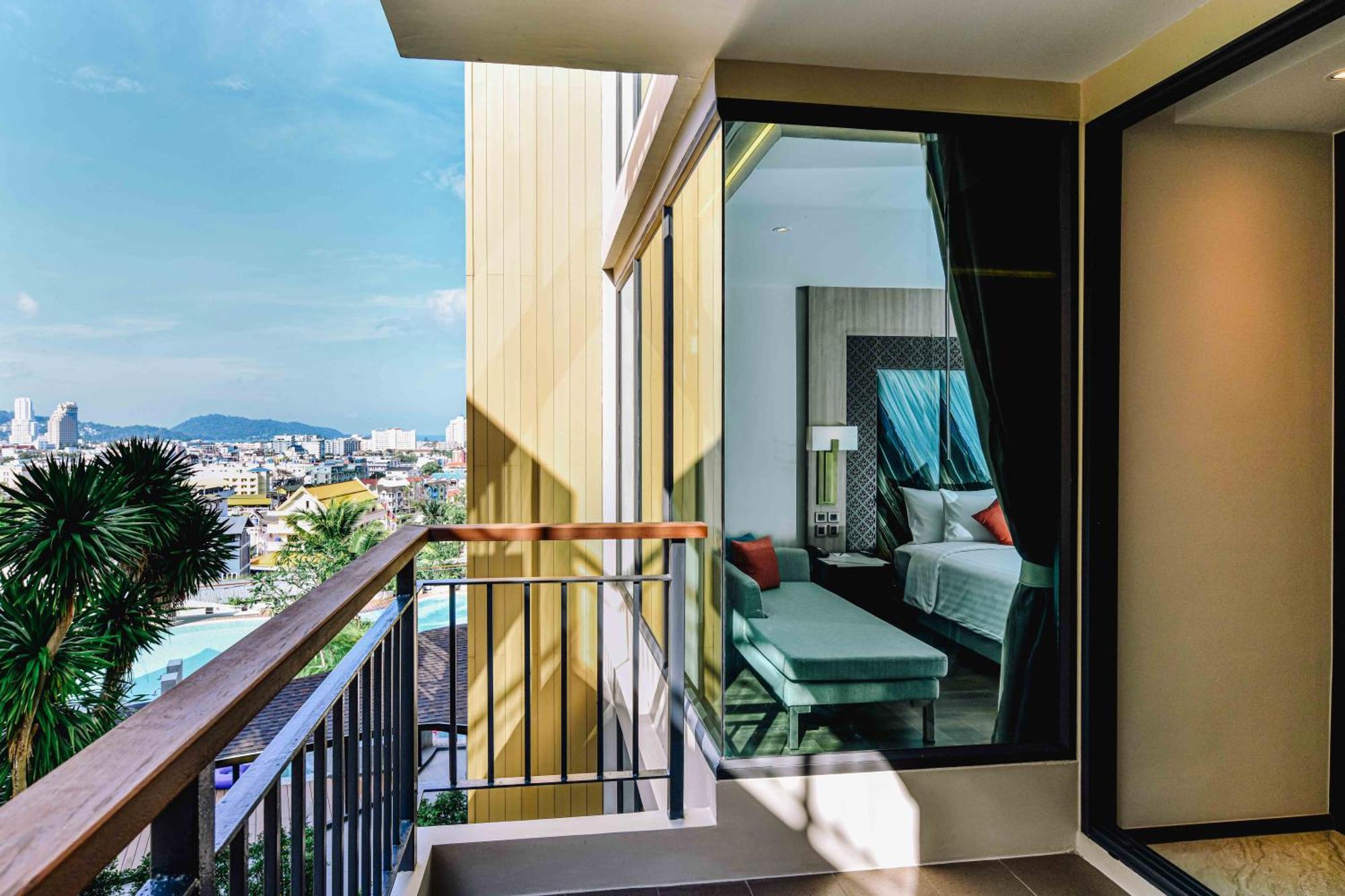 Skyview Resort Phuket Patong Beach Ngoại thất bức ảnh Deluxe Room with balcony