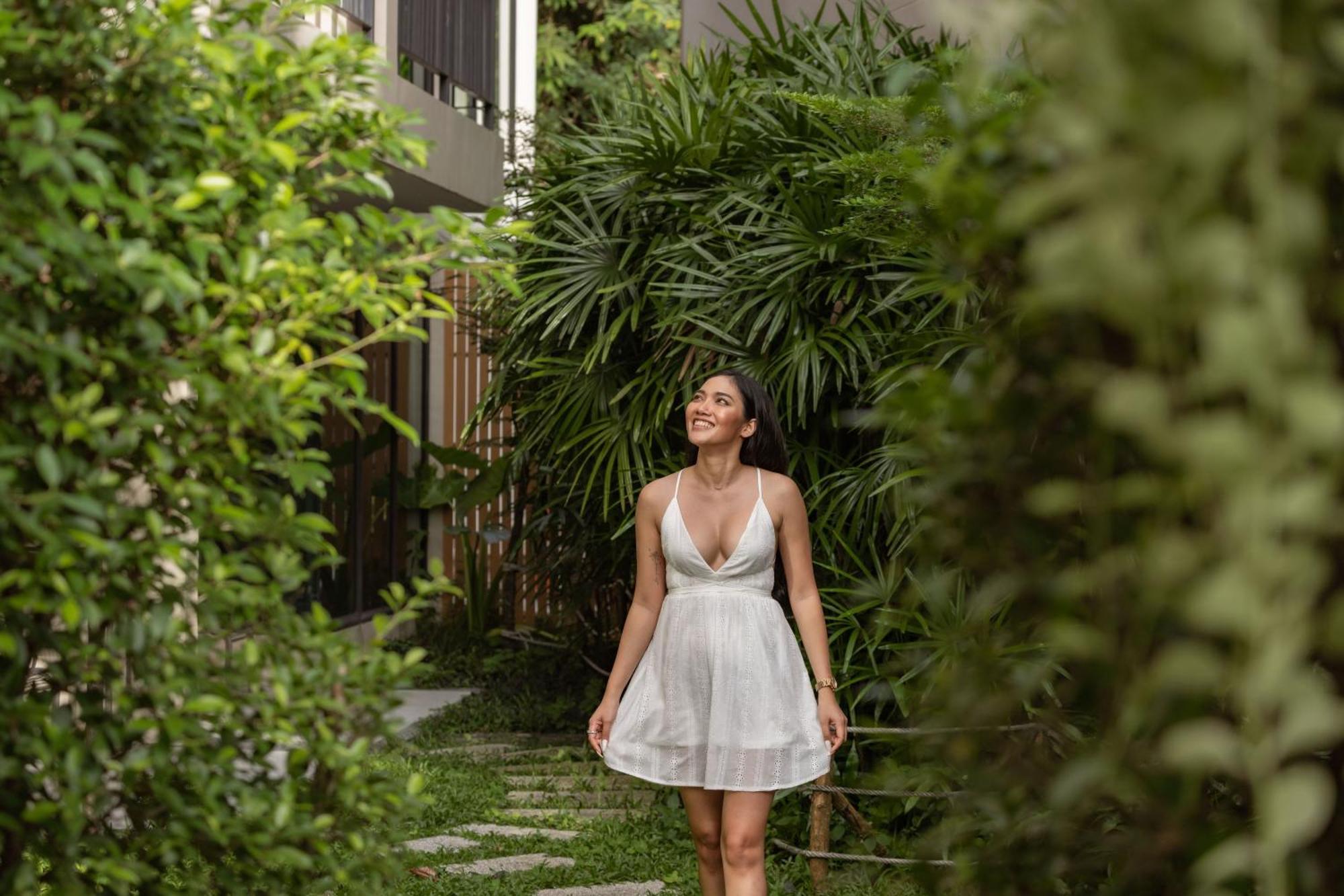 Skyview Resort Phuket Patong Beach Ngoại thất bức ảnh A woman wearing a white dress