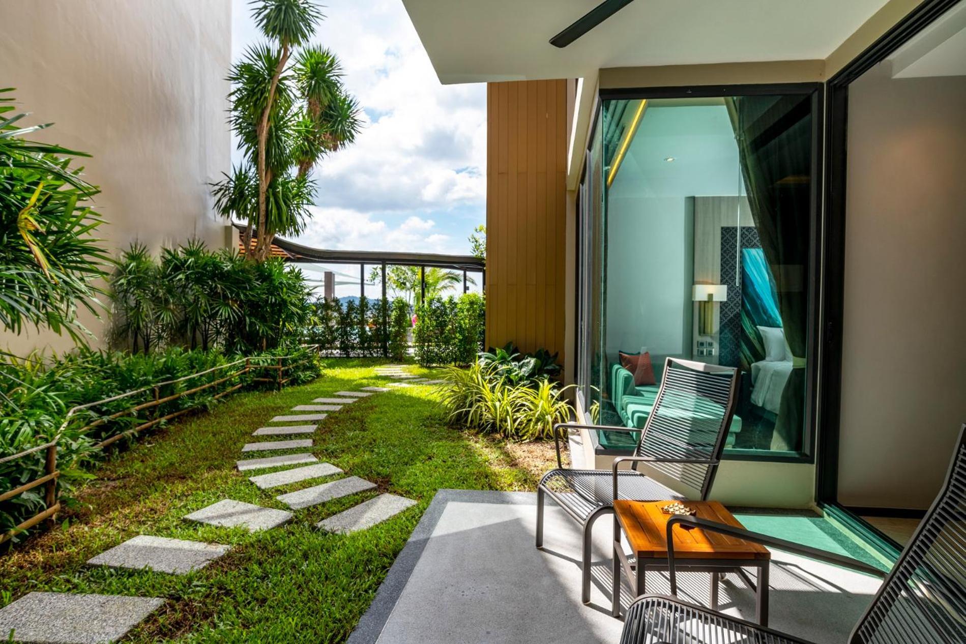 Skyview Resort Phuket Patong Beach Ngoại thất bức ảnh A private garden at a hotel in Thailand